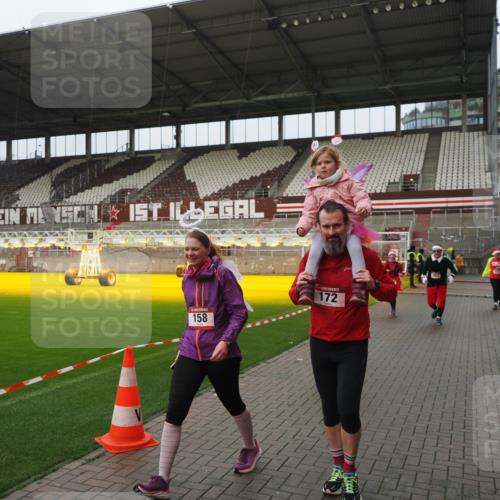 07.12.2025 - St. Pauli X-Mass-Run No. 15 Fabian Wolf http://msf.ph/oto/9420931 07.12.2025 11:42:52 Ziel 158, 172, 320, 323, 652, 1975, 3425, 3435, 3576, 3579, 3663, 3672, 3953, 3964, 3965 meine-sportfotos.de