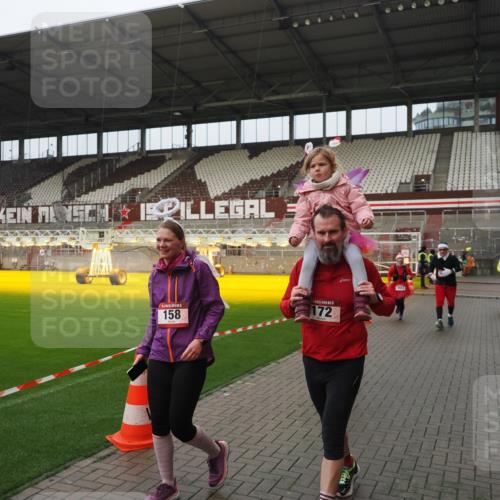 07.12.2025 - St. Pauli X-Mass-Run No. 15 Fabian Wolf http://msf.ph/oto/9420932 07.12.2025 11:42:53 Ziel 158, 172, 320, 323, 652, 1975, 3425, 3435, 3576, 3579, 3663, 3672, 3953, 3964, 3965 meine-sportfotos.de