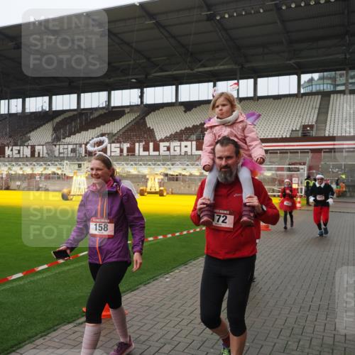 07.12.2025 - St. Pauli X-Mass-Run No. 15 Fabian Wolf http://msf.ph/oto/9420933 07.12.2025 11:42:53 Ziel 158, 172, 320, 323, 652, 1975, 3425, 3435, 3576, 3579, 3663, 3672, 3953, 3964, 3965 meine-sportfotos.de