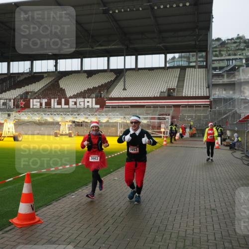 07.12.2025 - St. Pauli X-Mass-Run No. 15 Fabian Wolf http://msf.ph/oto/9420940 07.12.2025 11:42:55 Ziel 158, 172, 320, 323, 652, 1975, 3425, 3435, 3576, 3579, 3663, 3672, 3953, 3964, 3965 meine-sportfotos.de