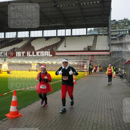 07.12.2025 - St. Pauli X-Mass-Run No. 15 Fabian Wolf http://msf.ph/oto/9420941 07.12.2025 11:42:56 Ziel 158, 172, 320, 323, 652, 1975, 3425, 3435, 3576, 3579, 3663, 3672, 3953, 3964, 3965 meine-sportfotos.de