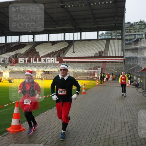 07.12.2025 - St. Pauli X-Mass-Run No. 15 Fabian Wolf http://msf.ph/oto/9420943 07.12.2025 11:42:56 Ziel 158, 172, 320, 323, 652, 1975, 3425, 3435, 3576, 3579, 3663, 3672, 3953, 3964, 3965 meine-sportfotos.de