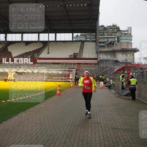 07.12.2025 - St. Pauli X-Mass-Run No. 15 Fabian Wolf http://msf.ph/oto/9420946 07.12.2025 11:43:00 Ziel 652, 1975, 2230, 3576, 3579, 3663, 3672, 3953 meine-sportfotos.de