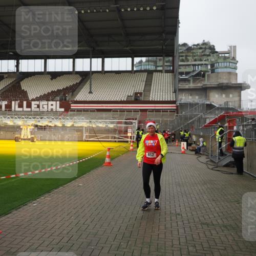 07.12.2025 - St. Pauli X-Mass-Run No. 15 Fabian Wolf http://msf.ph/oto/9420947 07.12.2025 11:43:00 Ziel 652, 1975, 2230, 3576, 3579, 3663, 3672, 3953 meine-sportfotos.de