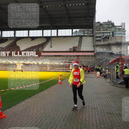 07.12.2025 - St. Pauli X-Mass-Run No. 15 Fabian Wolf http://msf.ph/oto/9420948 07.12.2025 11:43:01 Ziel 652, 1975, 2230, 3576, 3579, 3663, 3672, 3953 meine-sportfotos.de