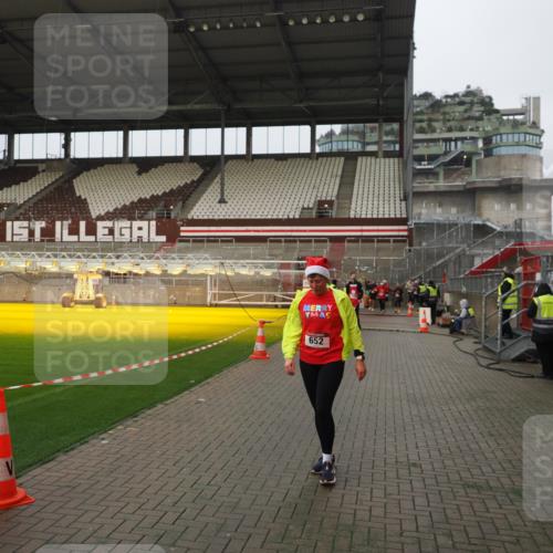 07.12.2025 - St. Pauli X-Mass-Run No. 15 Fabian Wolf http://msf.ph/oto/9420949 07.12.2025 11:43:01 Ziel 652, 1975, 2230, 3576, 3579, 3663, 3672, 3953 meine-sportfotos.de