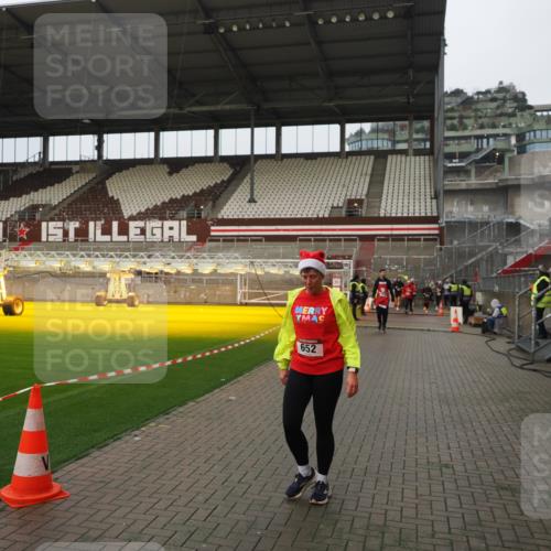 07.12.2025 - St. Pauli X-Mass-Run No. 15 Fabian Wolf http://msf.ph/oto/9420951 07.12.2025 11:43:01 Ziel 652, 1975, 2230, 3576, 3579, 3663, 3672, 3953 meine-sportfotos.de