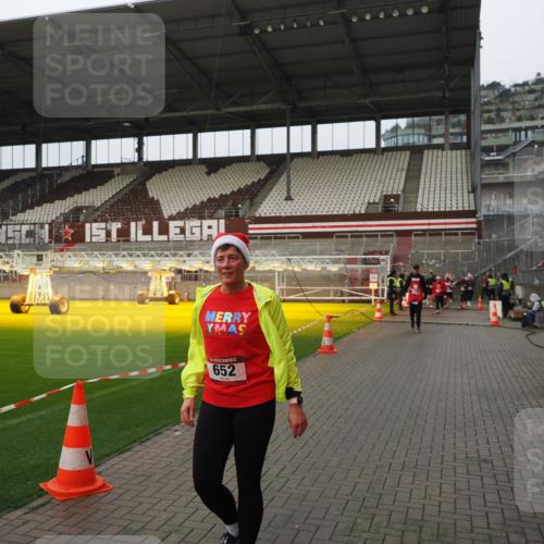 07.12.2025 - St. Pauli X-Mass-Run No. 15 Fabian Wolf http://msf.ph/oto/9420956 07.12.2025 11:43:02 Ziel 652, 1975, 2230, 3576, 3579, 3663, 3672, 3953 meine-sportfotos.de