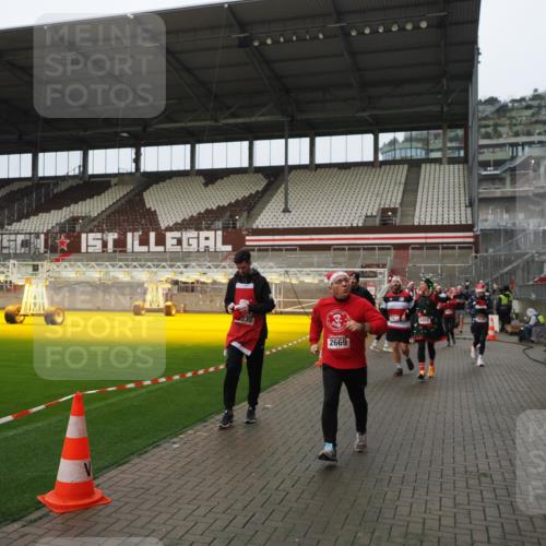 07.12.2025 - St. Pauli X-Mass-Run No. 15 Fabian Wolf http://msf.ph/oto/9420958 07.12.2025 11:43:10 Ziel 1, 2230, 2669, 3621, 3622, 3623, 3625, 3827, 4604, 4828, 5001, 5002 meine-sportfotos.de