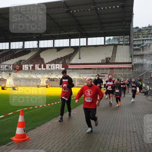 07.12.2025 - St. Pauli X-Mass-Run No. 15 Fabian Wolf http://msf.ph/oto/9420959 07.12.2025 11:43:10 Ziel 1, 2230, 2669, 3621, 3622, 3623, 3625, 3827, 4604, 4828, 5001, 5002 meine-sportfotos.de