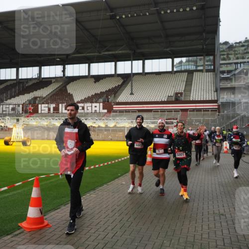 07.12.2025 - St. Pauli X-Mass-Run No. 15 Fabian Wolf http://msf.ph/oto/9420967 07.12.2025 11:43:12 Ziel 1, 2230, 2669, 3621, 3622, 3623, 3625, 3676, 3827, 4604, 4817, 4828, 4842, 5001, 5002 meine-sportfotos.de