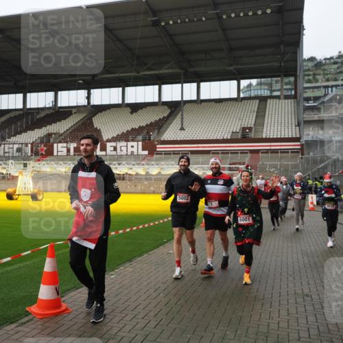 07.12.2025 - St. Pauli X-Mass-Run No. 15 Fabian Wolf http://msf.ph/oto/9420968 07.12.2025 11:43:12 Ziel 1, 2230, 2669, 3621, 3622, 3623, 3625, 3676, 3827, 4604, 4817, 4828, 4842, 5001, 5002 meine-sportfotos.de