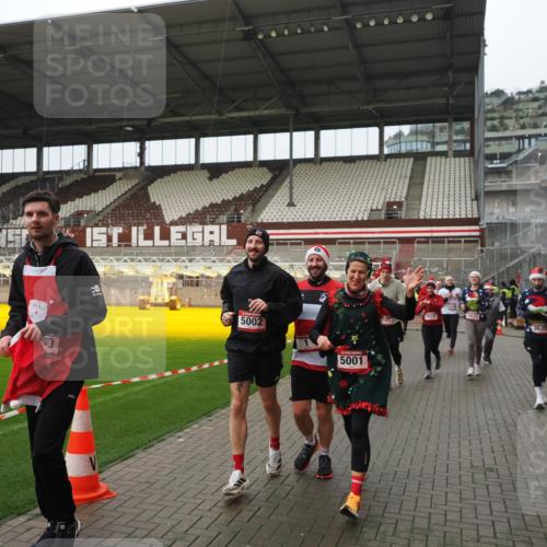 07.12.2025 - St. Pauli X-Mass-Run No. 15 Fabian Wolf http://msf.ph/oto/9420971 07.12.2025 11:43:13 Ziel 1, 2230, 2669, 3621, 3622, 3623, 3625, 3676, 3827, 4604, 4817, 4828, 4842, 5001, 5002 meine-sportfotos.de