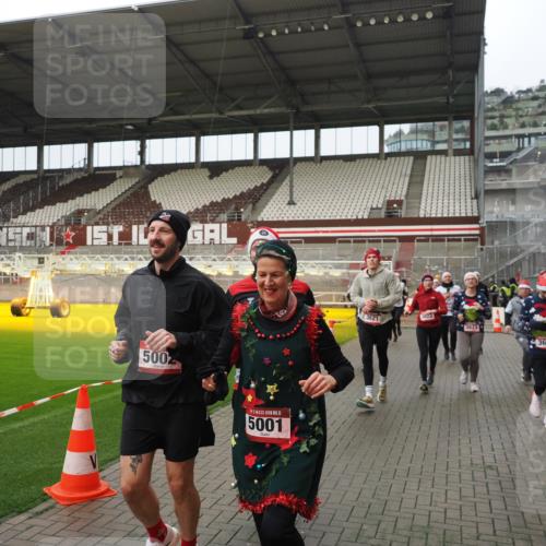 07.12.2025 - St. Pauli X-Mass-Run No. 15 Fabian Wolf http://msf.ph/oto/9420974 07.12.2025 11:43:13 Ziel 1, 2230, 2669, 3621, 3622, 3623, 3625, 3676, 3827, 4604, 4817, 4828, 4842, 5001, 5002 meine-sportfotos.de