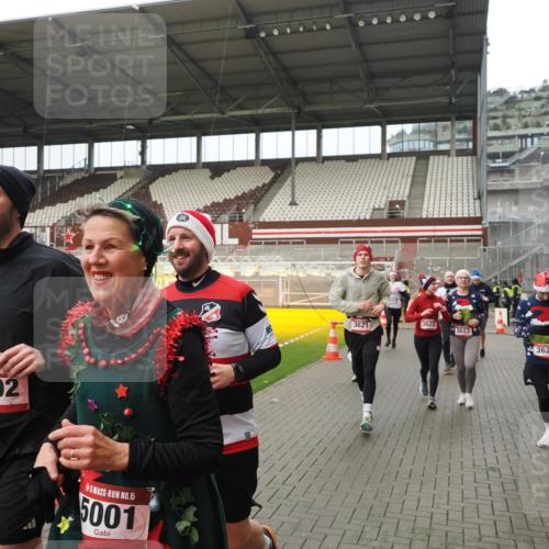 07.12.2025 - St. Pauli X-Mass-Run No. 15 Fabian Wolf http://msf.ph/oto/9420976 07.12.2025 11:43:14 Ziel 1, 2230, 2669, 3621, 3622, 3623, 3625, 3676, 3827, 4604, 4817, 4828, 4842, 5001, 5002 meine-sportfotos.de