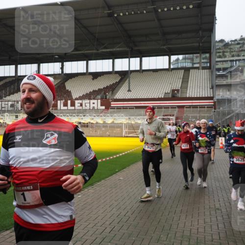 07.12.2025 - St. Pauli X-Mass-Run No. 15 Fabian Wolf http://msf.ph/oto/9420977 07.12.2025 11:43:14 Ziel 1, 2230, 2669, 3621, 3622, 3623, 3625, 3676, 3827, 4604, 4817, 4828, 4842, 5001, 5002 meine-sportfotos.de
