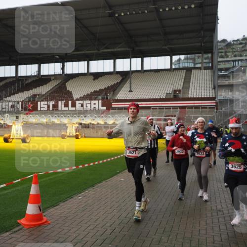 07.12.2025 - St. Pauli X-Mass-Run No. 15 Fabian Wolf http://msf.ph/oto/9420979 07.12.2025 11:43:14 Ziel 1, 2230, 2669, 3621, 3622, 3623, 3625, 3676, 3827, 4604, 4817, 4828, 4842, 5001, 5002 meine-sportfotos.de