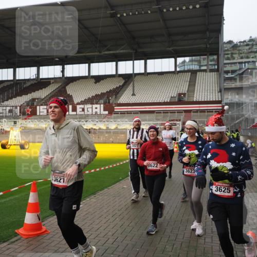 07.12.2025 - St. Pauli X-Mass-Run No. 15 Fabian Wolf http://msf.ph/oto/9420981 07.12.2025 11:43:15 Ziel 1, 2230, 2669, 3621, 3622, 3623, 3625, 3676, 3827, 4604, 4817, 4828, 4842, 5001, 5002 meine-sportfotos.de