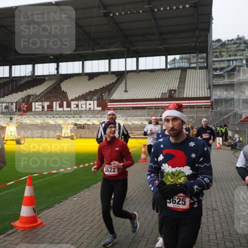 07.12.2025 - St. Pauli X-Mass-Run No. 15 Fabian Wolf http://msf.ph/oto/9420983 07.12.2025 11:43:15 Ziel 1, 2230, 2669, 3621, 3622, 3623, 3625, 3676, 3827, 4604, 4817, 4828, 4842, 5001, 5002 meine-sportfotos.de