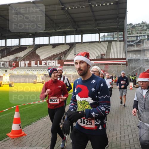 07.12.2025 - St. Pauli X-Mass-Run No. 15 Fabian Wolf http://msf.ph/oto/9420984 07.12.2025 11:43:16 Ziel 1, 2230, 2669, 3621, 3622, 3623, 3625, 3676, 3827, 4604, 4817, 4828, 4842, 5001, 5002 meine-sportfotos.de
