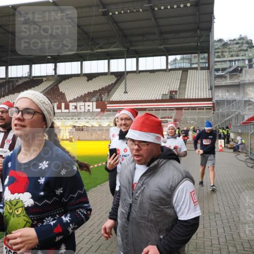 07.12.2025 - St. Pauli X-Mass-Run No. 15 Fabian Wolf http://msf.ph/oto/9420988 07.12.2025 11:43:16 Ziel 1, 2230, 2669, 3621, 3622, 3623, 3625, 3676, 3827, 4604, 4817, 4828, 4842, 5001, 5002 meine-sportfotos.de