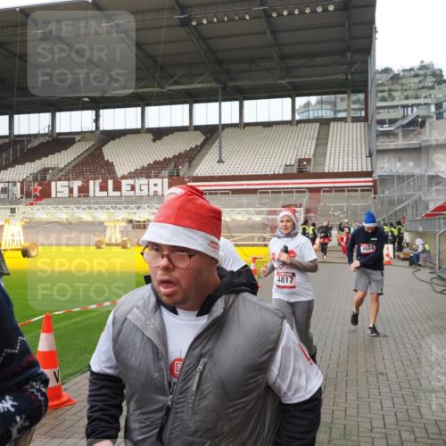 07.12.2025 - St. Pauli X-Mass-Run No. 15 Fabian Wolf http://msf.ph/oto/9420989 07.12.2025 11:43:17 Ziel 1, 2230, 2669, 3621, 3622, 3623, 3625, 3654, 3676, 3827, 4604, 4817, 4828, 4842, 5001, 5002 meine-sportfotos.de