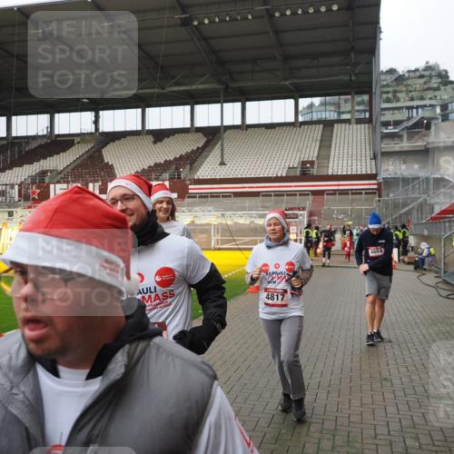 07.12.2025 - St. Pauli X-Mass-Run No. 15 Fabian Wolf http://msf.ph/oto/9420990 07.12.2025 11:43:17 Ziel 1, 2230, 2669, 3621, 3622, 3623, 3625, 3654, 3676, 3827, 4604, 4817, 4828, 4842, 5001, 5002 meine-sportfotos.de