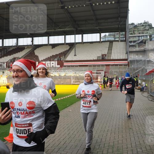 07.12.2025 - St. Pauli X-Mass-Run No. 15 Fabian Wolf http://msf.ph/oto/9420991 07.12.2025 11:43:17 Ziel 1, 2230, 2669, 3621, 3622, 3623, 3625, 3654, 3676, 3827, 4604, 4817, 4828, 4842, 5001, 5002 meine-sportfotos.de