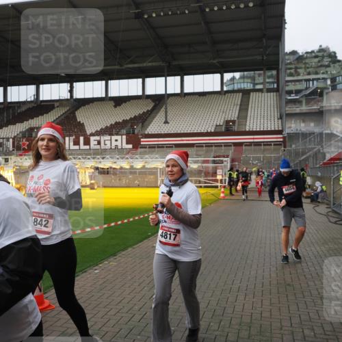07.12.2025 - St. Pauli X-Mass-Run No. 15 Fabian Wolf http://msf.ph/oto/9420992 07.12.2025 11:43:17 Ziel 1, 2230, 2669, 3621, 3622, 3623, 3625, 3654, 3676, 3827, 4604, 4817, 4828, 4842, 5001, 5002 meine-sportfotos.de