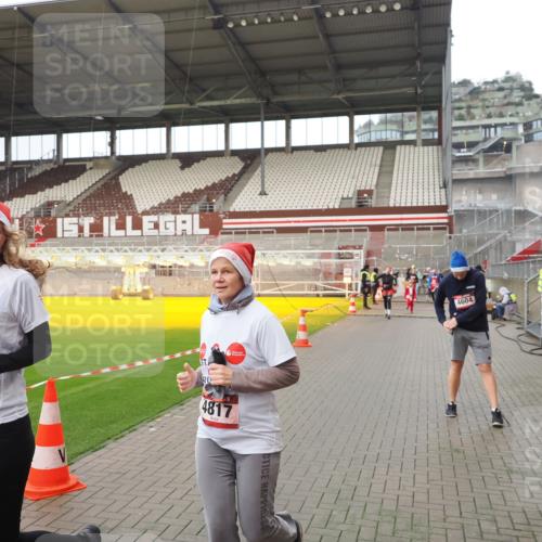 07.12.2025 - St. Pauli X-Mass-Run No. 15 Fabian Wolf http://msf.ph/oto/9420993 07.12.2025 11:43:17 Ziel 1, 2230, 2669, 3621, 3622, 3623, 3625, 3654, 3676, 3827, 4604, 4817, 4828, 4842, 5001, 5002 meine-sportfotos.de