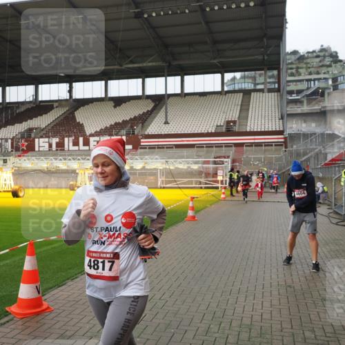 07.12.2025 - St. Pauli X-Mass-Run No. 15 Fabian Wolf http://msf.ph/oto/9420994 07.12.2025 11:43:18 Ziel 1, 2230, 2669, 3621, 3622, 3623, 3625, 3654, 3676, 3827, 4604, 4817, 4828, 4842, 5001, 5002 meine-sportfotos.de