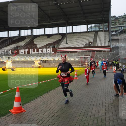 07.12.2025 - St. Pauli X-Mass-Run No. 15 Fabian Wolf http://msf.ph/oto/9420996 07.12.2025 11:43:22 Ziel 1, 2206, 2208, 2669, 3423, 3434, 3621, 3622, 3623, 3625, 3654, 3676, 3827, 4604, 4817, 4828, 4842, 5001, 5002 meine-sportfotos.de
