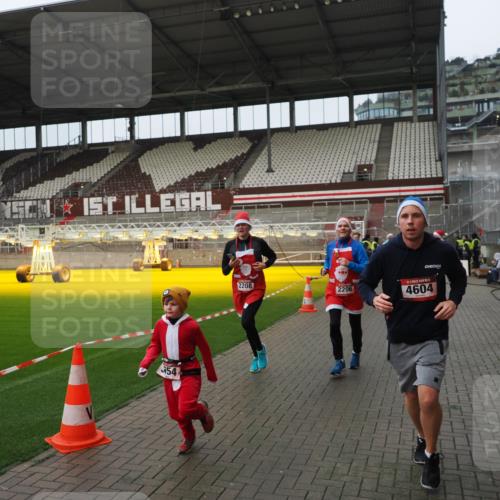 07.12.2025 - St. Pauli X-Mass-Run No. 15 Fabian Wolf http://msf.ph/oto/9421008 07.12.2025 11:43:25 Ziel 1, 2206, 2208, 3423, 3434, 3621, 3622, 3623, 3625, 3654, 3676, 3827, 3917, 4604, 4817, 4828, 4842 meine-sportfotos.de