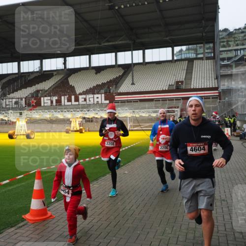 07.12.2025 - St. Pauli X-Mass-Run No. 15 Fabian Wolf http://msf.ph/oto/9421009 07.12.2025 11:43:25 Ziel 1, 2206, 2208, 3423, 3434, 3621, 3622, 3623, 3625, 3654, 3676, 3827, 3917, 4604, 4817, 4828, 4842 meine-sportfotos.de