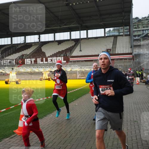 07.12.2025 - St. Pauli X-Mass-Run No. 15 Fabian Wolf http://msf.ph/oto/9421010 07.12.2025 11:43:25 Ziel 1, 2206, 2208, 3423, 3434, 3621, 3622, 3623, 3625, 3654, 3676, 3827, 3917, 4604, 4817, 4828, 4842 meine-sportfotos.de