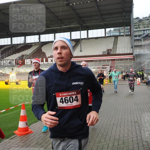 07.12.2025 - St. Pauli X-Mass-Run No. 15 Fabian Wolf http://msf.ph/oto/9421012 07.12.2025 11:43:26 Ziel 2206, 2208, 3423, 3434, 3621, 3622, 3623, 3654, 3676, 3827, 3917, 4604, 4817, 4828, 4842 meine-sportfotos.de