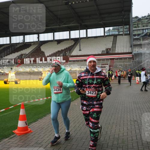 07.12.2025 - St. Pauli X-Mass-Run No. 15 Fabian Wolf http://msf.ph/oto/9421030 07.12.2025 11:43:30 Ziel 364, 1713, 2206, 2208, 3423, 3434, 3654, 3676, 3917, 4817, 4842 meine-sportfotos.de