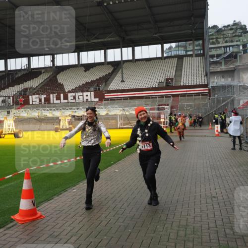 07.12.2025 - St. Pauli X-Mass-Run No. 15 Fabian Wolf http://msf.ph/oto/9421036 07.12.2025 11:43:34 Ziel 364, 1713, 2206, 2208, 3423, 3434, 3654, 3917, 4603 meine-sportfotos.de