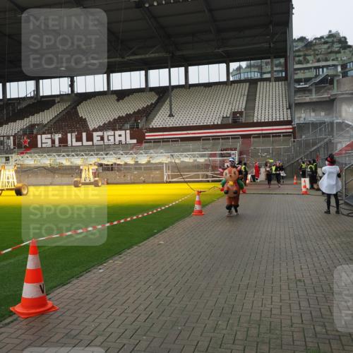 07.12.2025 - St. Pauli X-Mass-Run No. 15 Fabian Wolf http://msf.ph/oto/9421037 07.12.2025 11:43:36 Ziel 364, 1713, 2206, 2208, 3423, 3434, 3654, 3917, 4603 meine-sportfotos.de
