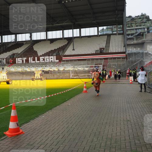 07.12.2025 - St. Pauli X-Mass-Run No. 15 Fabian Wolf http://msf.ph/oto/9421038 07.12.2025 11:43:37 Ziel 364, 1713, 2206, 2208, 2971, 3423, 3434, 3447, 3654, 3917, 4603 meine-sportfotos.de
