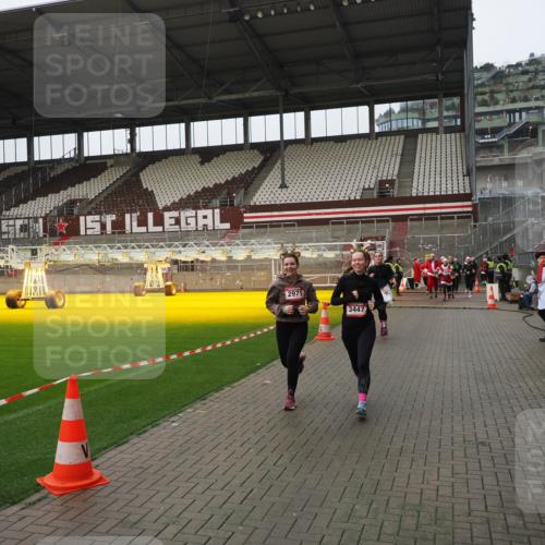 07.12.2025 - St. Pauli X-Mass-Run No. 15 Fabian Wolf http://msf.ph/oto/9421041 07.12.2025 11:43:42 Ziel 71, 364, 1713, 2084, 2971, 3447, 3465, 3466, 3467, 3917, 4603 meine-sportfotos.de
