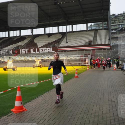 07.12.2025 - St. Pauli X-Mass-Run No. 15 Fabian Wolf http://msf.ph/oto/9421051 07.12.2025 11:43:44 Ziel 71, 364, 1713, 2084, 2586, 2600, 2971, 3403, 3404, 3447, 3465, 3466, 3467, 3769, 4603 meine-sportfotos.de