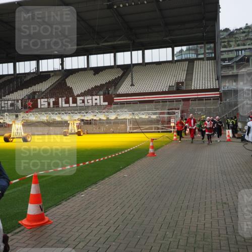 07.12.2025 - St. Pauli X-Mass-Run No. 15 Fabian Wolf http://msf.ph/oto/9421055 07.12.2025 11:43:45 Ziel 71, 364, 1713, 2084, 2116, 2586, 2600, 2971, 3403, 3404, 3447, 3453, 3465, 3466, 3467, 3769, 4603 meine-sportfotos.de
