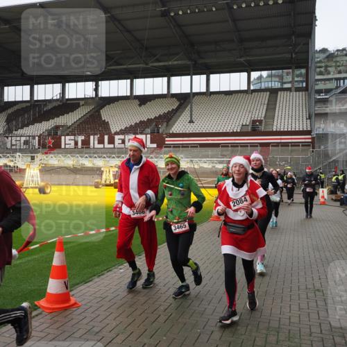 07.12.2025 - St. Pauli X-Mass-Run No. 15 Fabian Wolf http://msf.ph/oto/9421063 07.12.2025 11:43:51 Ziel 71, 1949, 1950, 2084, 2116, 2441, 2586, 2600, 2971, 3403, 3404, 3447, 3453, 3465, 3466, 3467, 3733, 3735, 3769, 3882, 3884, 4603 meine-sportfotos.de