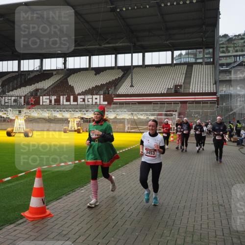 07.12.2025 - St. Pauli X-Mass-Run No. 15 Fabian Wolf http://msf.ph/oto/9421070 07.12.2025 11:43:53 Ziel 71, 1949, 1950, 2084, 2116, 2441, 2586, 2600, 2971, 3403, 3404, 3447, 3453, 3465, 3466, 3467, 3733, 3735, 3769, 3882, 3884 meine-sportfotos.de