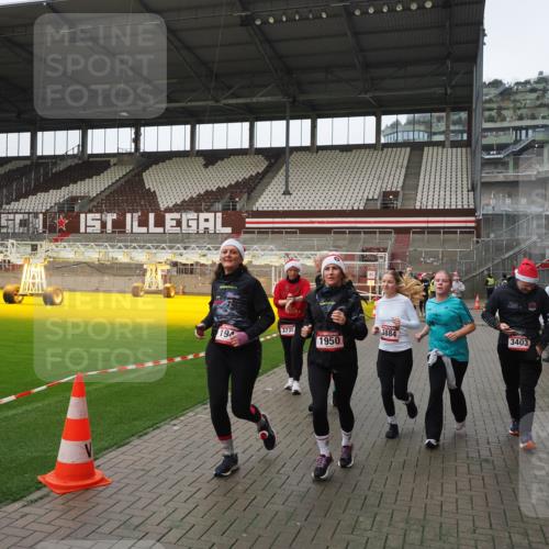 07.12.2025 - St. Pauli X-Mass-Run No. 15 Fabian Wolf http://msf.ph/oto/9421082 07.12.2025 11:43:57 Ziel 71, 999, 1949, 1950, 2084, 2116, 2441, 2586, 2600, 2971, 3403, 3404, 3447, 3453, 3465, 3466, 3467, 3733, 3735, 3769, 3882, 3884, 3927, 3928, 3929 meine-sportfotos.de