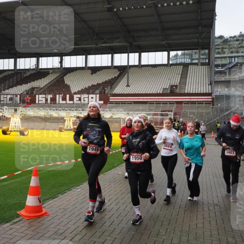 07.12.2025 - St. Pauli X-Mass-Run No. 15 Fabian Wolf http://msf.ph/oto/9421083 07.12.2025 11:43:57 Ziel 71, 999, 1949, 1950, 2084, 2116, 2441, 2586, 2600, 2971, 3403, 3404, 3447, 3453, 3465, 3466, 3467, 3733, 3735, 3769, 3882, 3884, 3927, 3928, 3929 meine-sportfotos.de