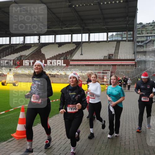 07.12.2025 - St. Pauli X-Mass-Run No. 15 Fabian Wolf http://msf.ph/oto/9421085 07.12.2025 11:43:58 Ziel 71, 999, 1949, 1950, 2084, 2116, 2441, 2586, 2600, 3403, 3404, 3453, 3465, 3466, 3467, 3733, 3735, 3769, 3882, 3884, 3927, 3928, 3929 meine-sportfotos.de