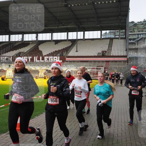 07.12.2025 - St. Pauli X-Mass-Run No. 15 Fabian Wolf http://msf.ph/oto/9421086 07.12.2025 11:43:58 Ziel 71, 999, 1949, 1950, 2084, 2116, 2441, 2586, 2600, 3403, 3404, 3453, 3465, 3466, 3467, 3733, 3735, 3769, 3882, 3884, 3927, 3928, 3929 meine-sportfotos.de