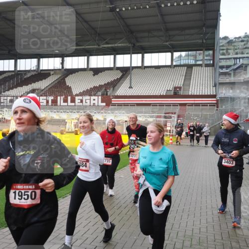 07.12.2025 - St. Pauli X-Mass-Run No. 15 Fabian Wolf http://msf.ph/oto/9421087 07.12.2025 11:43:58 Ziel 71, 999, 1949, 1950, 2084, 2116, 2441, 2586, 2600, 3403, 3404, 3453, 3465, 3466, 3467, 3733, 3735, 3769, 3882, 3884, 3927, 3928, 3929 meine-sportfotos.de